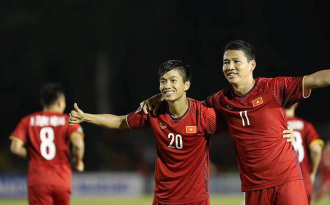 Sự kết hợp hoàn hảo giữa các thế hệ cầu thủ đã mang lại sức mạnh cho đội tuyển Việt Nam tại AFF Suzuki Cúp 2018. (Ảnh Internet)