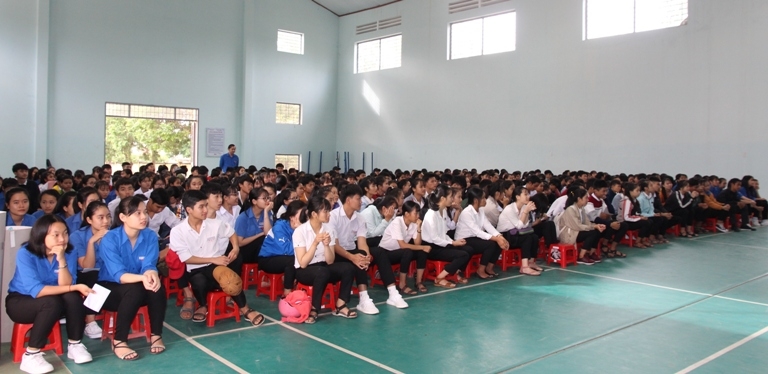 Các em học sinh tham dự ngày hội.