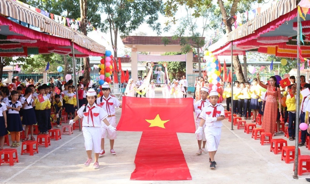 Lễ diễu hành tại buổi đón nhận Bằng công nhận trường chuẩn Quốc gia mức độ I. Ảnh: N.Hoàn
