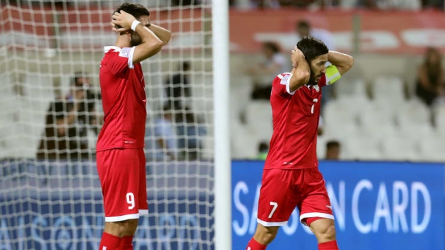 Sự thất vọng của các cầu thủ Lebanon khi vuột mất tấm vé vào vòng 1/8 vì chỉ số fair-play. (Ảnh: Internet)