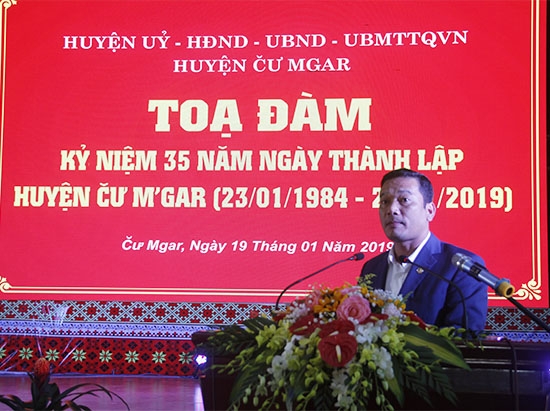 Phó Chủ tịch UBND tỉnh Y Giang Gry Niê Knơng phát biểu tại buổi lễ