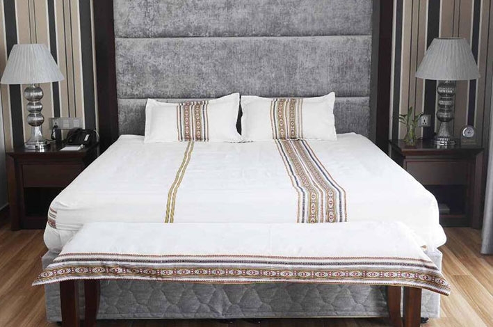 Sản phẩm thổ cẩm do anh Huỳnh Nguyên Thông thiết kế sử dụng trong phòng ngủ. (Ảnh nhân vật cung cấp)