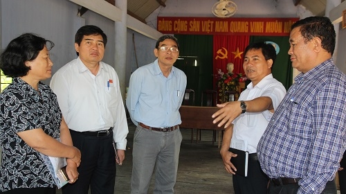 Đoàn giám sát kiểm tra thực tế tại buôn Hai, xã Cư Mta, huyện MĐrắk.