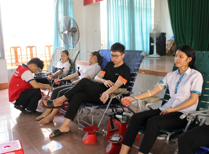 Đoàn viên thanh niên huyện Krông Ana tham gia hiến máu