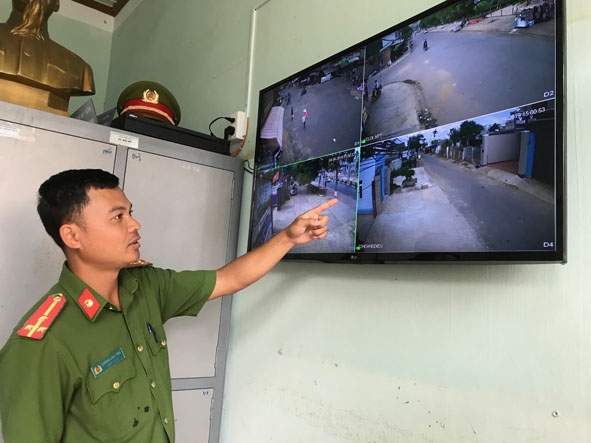 Trung tâm theo dõi camera giám sát ANTT tại Công an phường An Bình. 