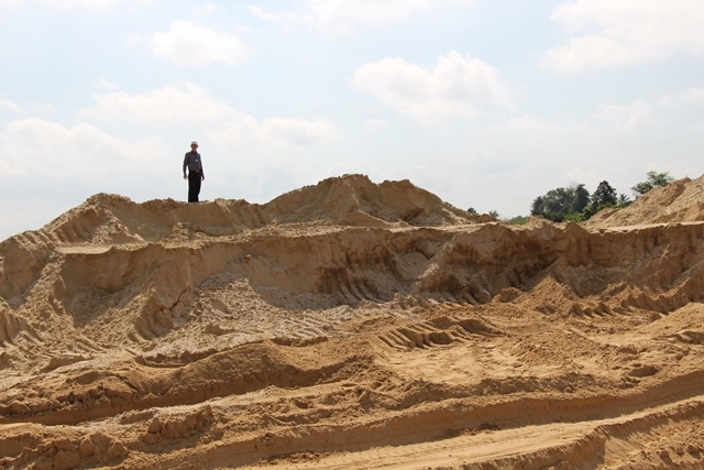 Ngành chức năng kiểm tra thực tế tại một bãi cát trên địa bàn huyện Krông Pắc