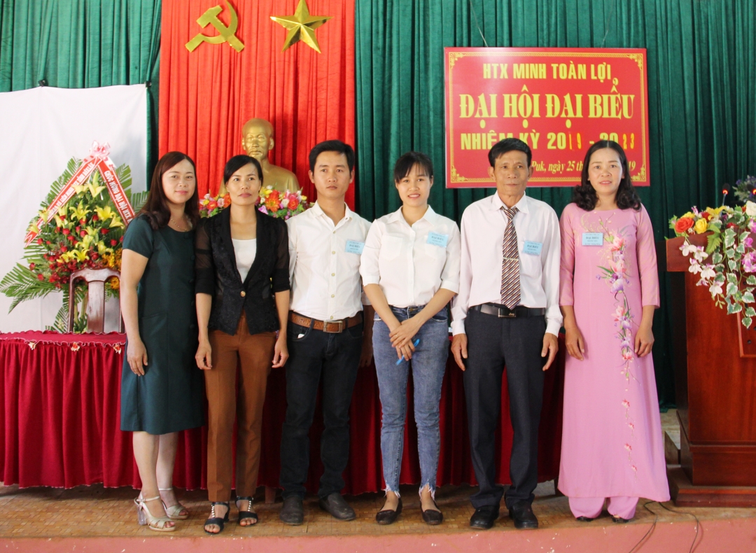 Hội đồng quản trị, Ban kiểm soát HTX Minh Toàn Lợi nhiệm kỳ 2019 – 2023 ra mắt đại hội.
