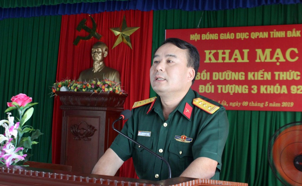 Thượng tá Trần Minh Trọng, Chính ủy Bộ Chỉ huy Quân sự tỉnh phát biểu tại buổi khai mạc