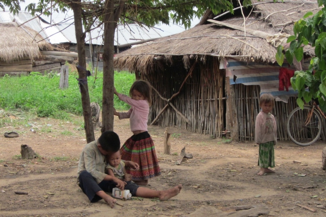 Nhiều trẻ em ở xã vùng sâu Cư Kbang, huyện Ea Súp còn 