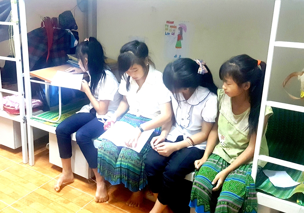 Học sinh Trường THCS Cư Đrăm ở tại khu bán trú  của Trường THPT Trần Hưng Đạo.    Ảnh: Tùng Lâm