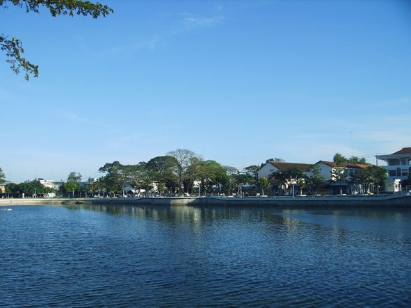 Hồ Chung Thủy.
