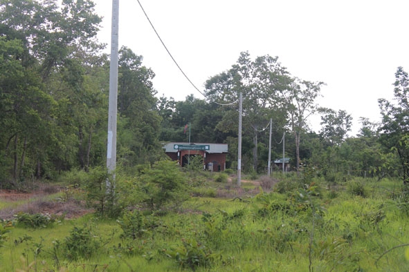 Đường điện thắp sáng được kéo đến Đồn Cảnh sát bảo vệ biên giới bộ Ô Rô (Ty Công an tỉnh Mundulkiri, Campuchia).