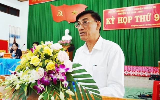 Bí thư Huyện ủy Krông Bông Lê Nam Cao phát biểu tại kỳ họp.