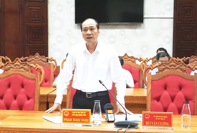 Chủ tịch UBND tỉnh Phạm Ngọc Nghị phát biểu tại buổi làm việc. 