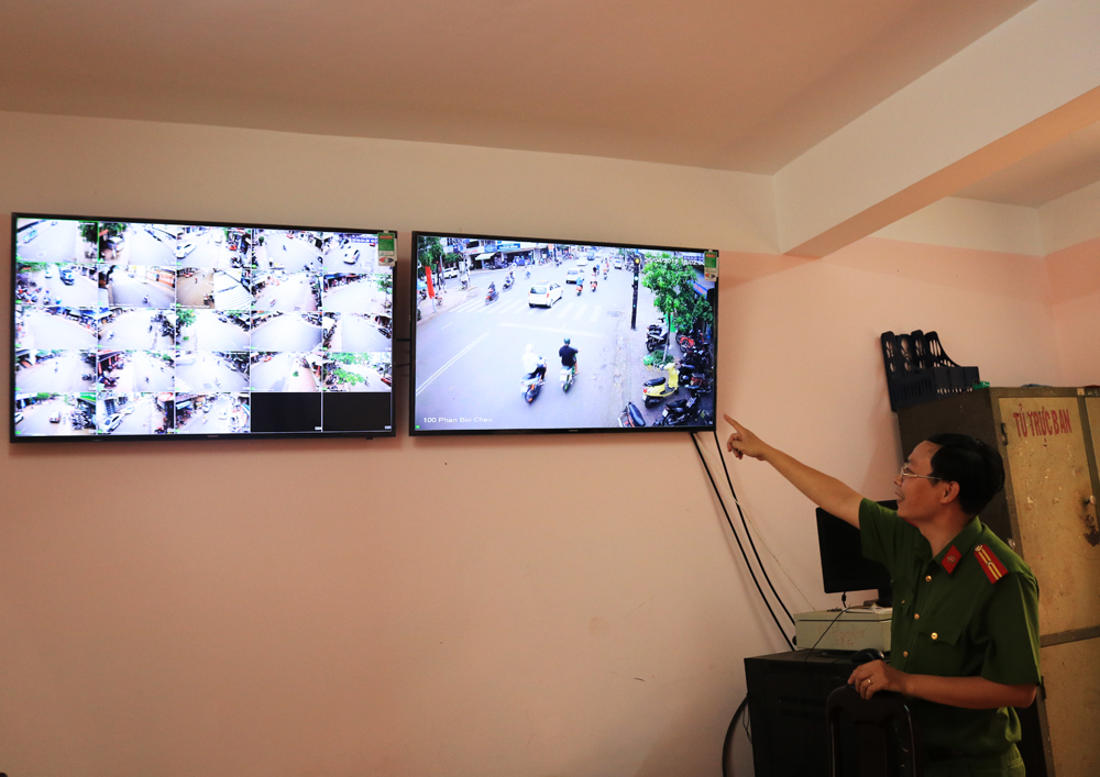 Trung tâm điều hành hệ thống camera an ninh được lắp đặt tại trụ sở Công an phường Thống Nhất