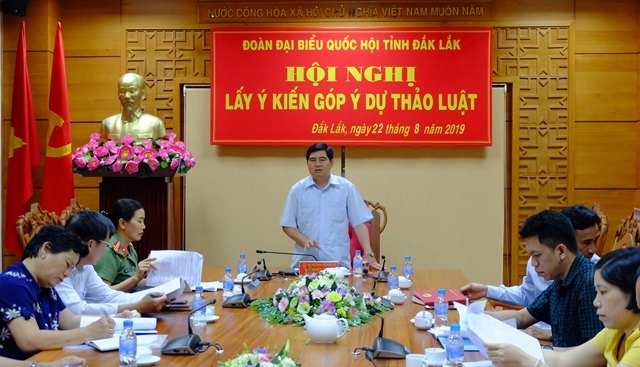 Phó Trưởng Đoàn đại biểu Quốc hội tỉnh Y Khút Niê chủ trì hội nghị.