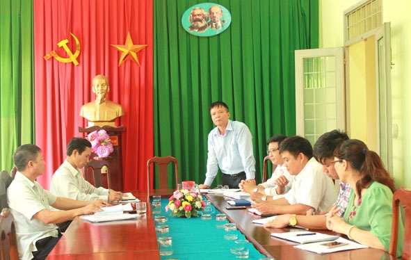 Tổ công tác của Ban Tổ chức Thành ủy Buôn Ma Thuột kiểm tra công tác xây dựng Đảng tại Đảng ủy  phường Tân Tiến (TP. Buôn Ma Thuột).