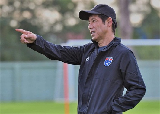 Huấn luyện viên Akira Nishino đang gánh trọng trách lấy lại niềm tin cho bóng đá Thái Lan. (Ảnh: Internet