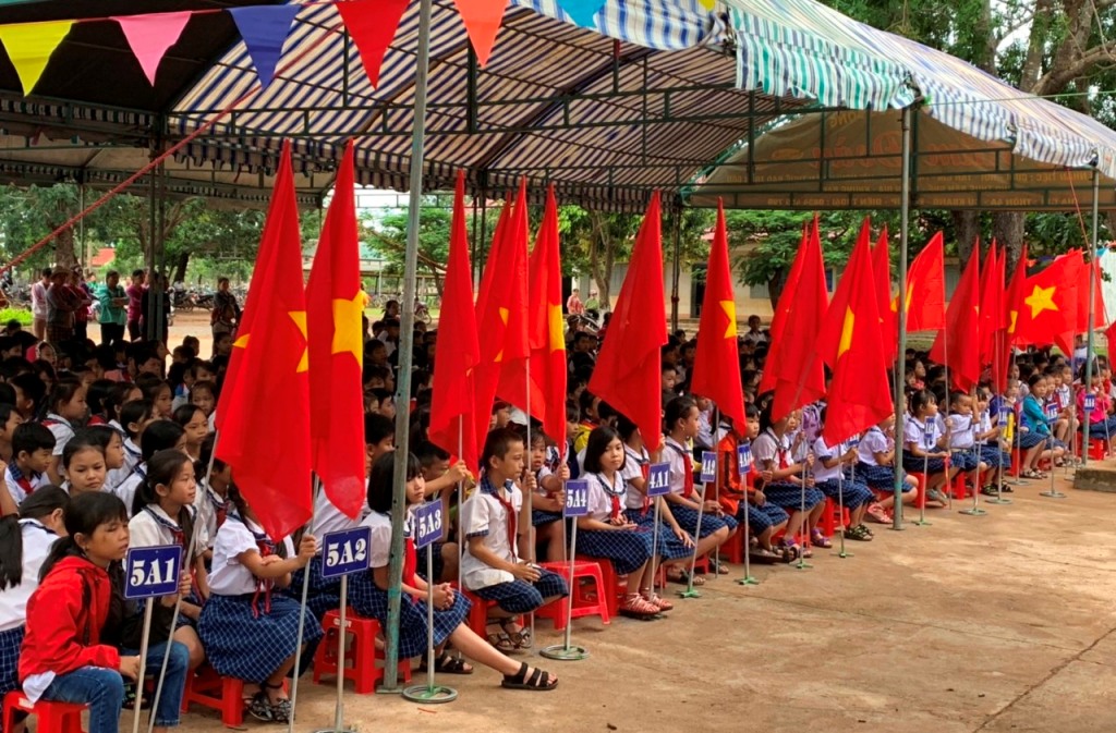 Học sinh Trường Tiểu học Kim Đồng tưng bừng khai giảng năm học mới. Ảnh: N.Nhân