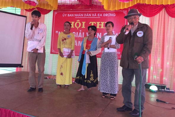 Các hòa giải viên cơ sở tham gia Hội thi hòa giải viên giỏi xã Ea Drơng, huyện Cư M'gar  năm 2018. 