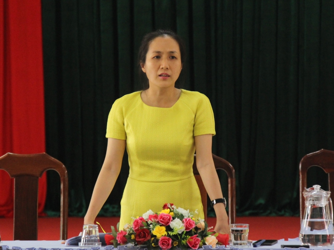 Phó Chánh Văn phòng UBND tỉnh Nguyễn Thị Thu An phát biểu tại buổi làm việc.