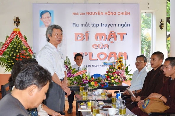 Một buổi lễ ra mắt sách của hội viên Chi hội Văn học nghệ thuật các dân tộc thiểu số Việt Nam tại Đắk Lắk.