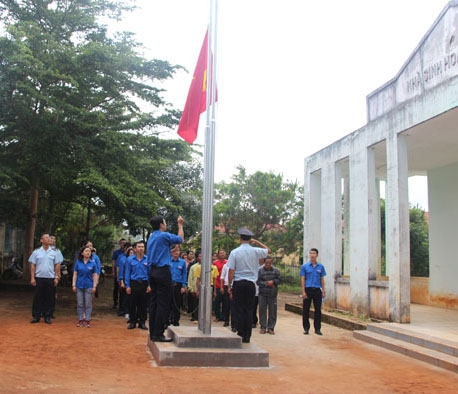 Công trình thanh niên Cột cờ Tổ quốc tại buôn Bu Prăng I (xã Quảng Đức, huyện Tuy Đức, tỉnh Đắk Nông ).   