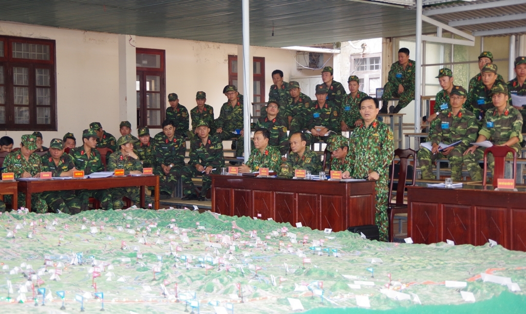 Ban chỉ đạo diễn tập Bộ Chỉ huy Quân sự tỉnh quán triệt nhiệm vụ diễn tập cho Trung đoàn 584