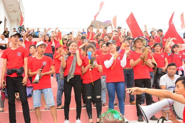  Hội Cổ động viên Đắk Lắk  đồng hành cùng Câu lạc bộ  bóng đá  Đắk Lắk  trong từng  trận đấu. 