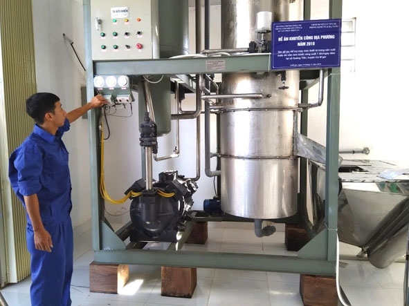 Dây chuyền thiết bị sản xuất đá viên được hỗ trợ cho cơ sở sản xuất tại xã Quảng Tiến, huyện Cư M'gar.  