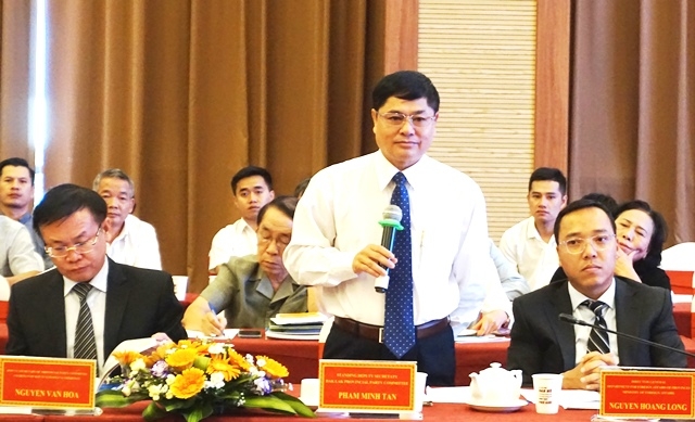 Phó Bí thư Thường trực Tỉnh ủy Phạm Minh Tấn phát biểu tại Hội thảo. 