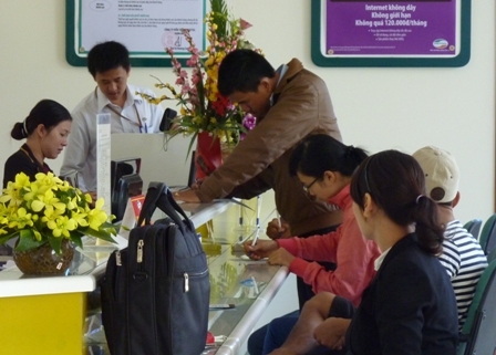 Khách hàng đăng ký sử dụng dịch vụ tại Viettel Đắk Lắk (ảnh minh họa)