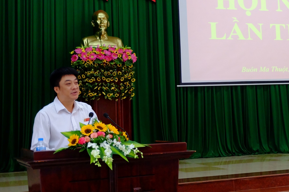 Bí thư Thành ủy Từ Thái Giang phát biểu kết luận hội nghị.