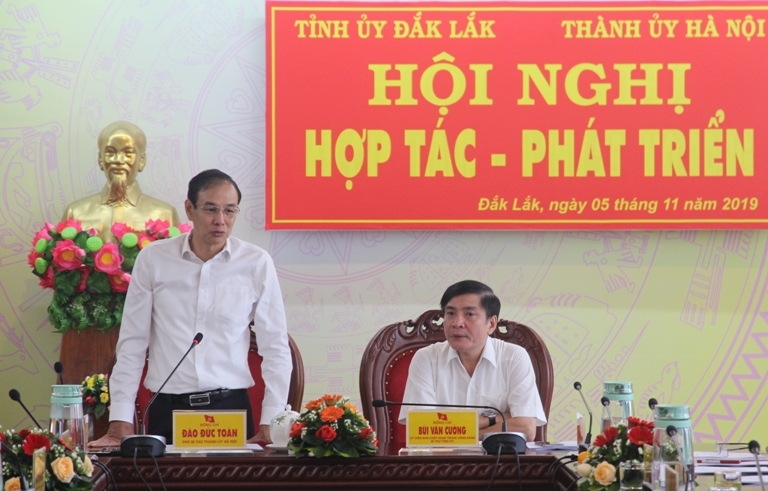 Phó Bí thư Thành ủy Hà Nội Đào Đức Toàn phát biểu tại hội nghị.