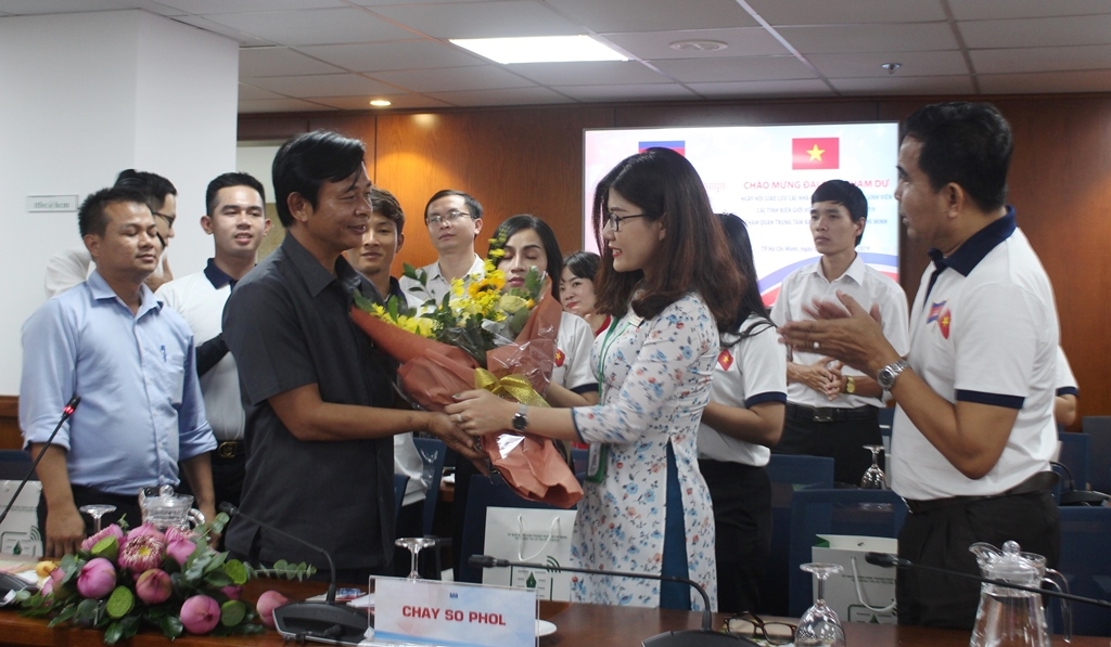 Trung tâm báo chí TP. Hồ Chí Minh chào mừng đoàn đại biểu nước bạn Campuchia đến thăm