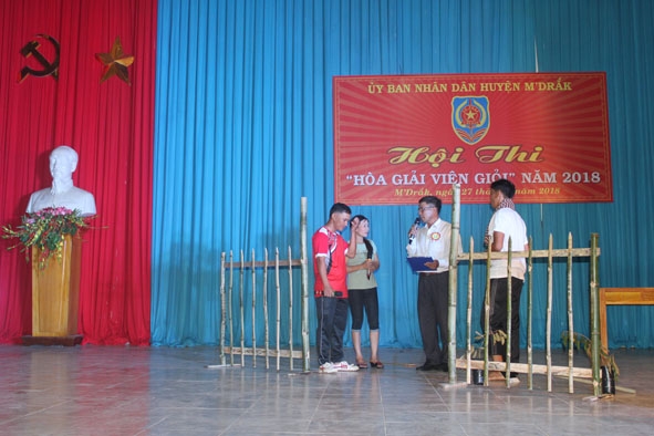Tổ hòa giải thôn 2 (xã Ea M'doal) tham dự Hội thi Hòa giải viên giỏi huyện M'Đrắk năm 2018.  