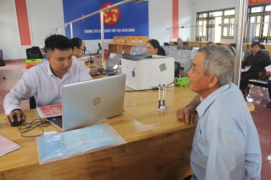Bộ phận tiếp nhận và trả kết quả của UBND huyện Krông Năng được đầu tư trang thiết bị hiện đại, tạo điều kiện thuận lợi cho người dân đến làm việc. 
