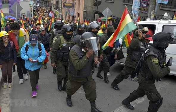 Lực lượng cảnh sát Bolivia tham gia cuộc biểu tình phản đối Chính phủ của phái chính trị đối lập tại thủ đô  La Paz ngày 9-11-2019.