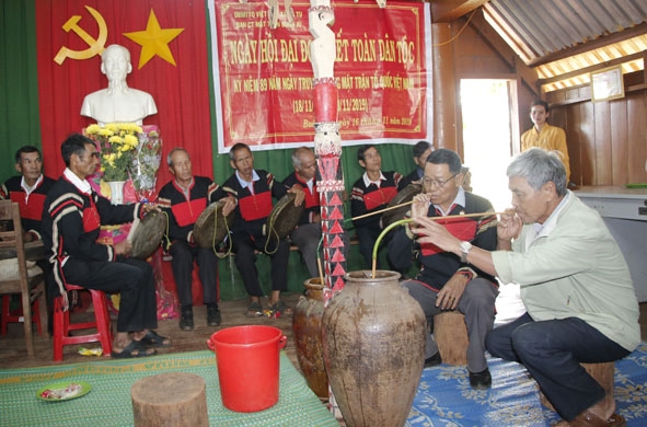Các nghi lễ truyền thống được tái hiện trong Ngày hội Đại đoàn kết toàn dân tộc buôn Ju. 