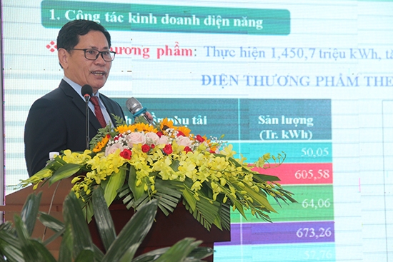 Ông Lê Hoài Nhơn, Phó Giám đốc Công ty Điẹen lực Đắk Lắk phát biểu tại hội nghị