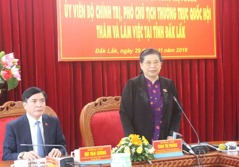Đồng chí Tòng Thị Phóng, Ủy viên Bộ Chính trị, Phó Chủ tịch Thường trực Quốc hội phát biểu chỉ đạo buổi làm việc.
