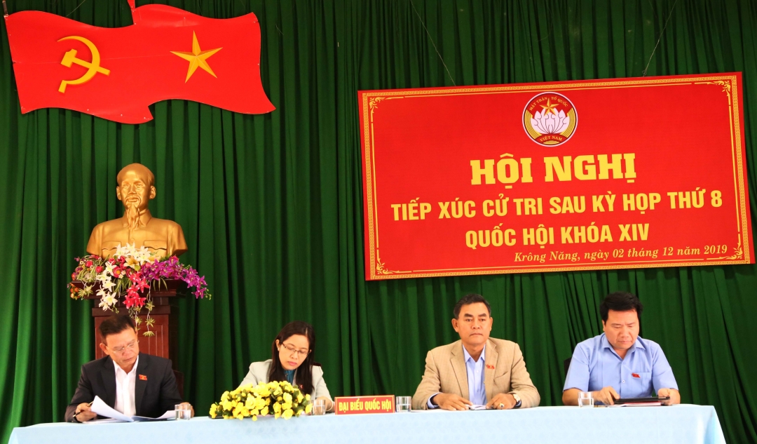 Đoàn ĐBQH tiếp xúc cử tri tại huyện Krông Năng.