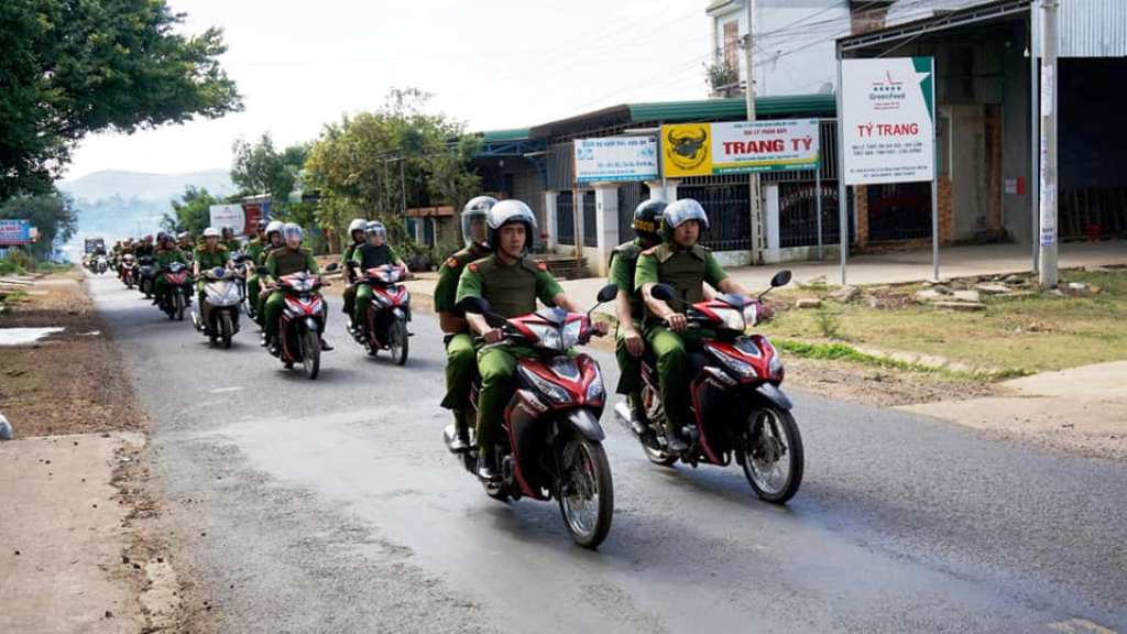 Lực lượng Công an huyện Krông Ana trong buổi lễ ra quân trấn áp tội phạm, bảo đảm an ninh trật tự Tết Canh Tý năm 2020.