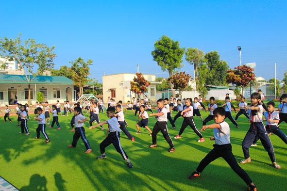 Học sinh Trường Tiểu học Nguyễn Khuyến hào hứng với môn võ cổ truyền.