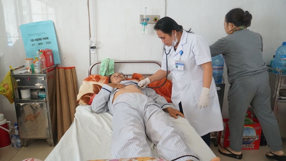 Bệnh nhân bị đột qụy đang điều trị tại Bệnh viện Đa khoa vùng Tây Nguyên.