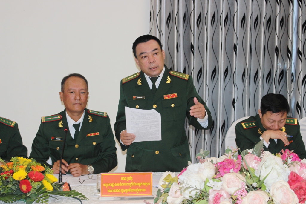 Đại tá Đào Viết Hùng, Phó Chỉ huy trưởng, Tham mưu trưởng Bộ đội Biên phòng tỉnh phát biểu tại hội đàm
