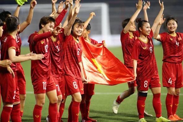 Đội tuyển bóng đá nữ Việt Nam vui mừng chiến thắng tại  SEA Games. 