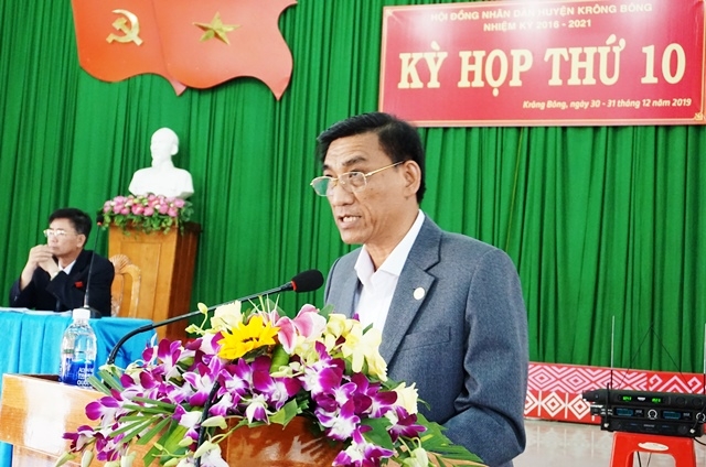 Bí thư Huyện ủy Krông Bông Lê Nam Cao phát biểu chỉ đạo tại kỳ họp. 