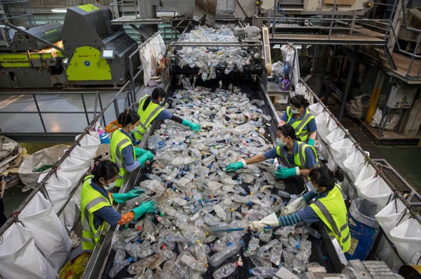 Biến rác thải nhựa thành acid để sản xuất điện năng - phương pháp mới giải quyết vấn đề rác thải nhựa.