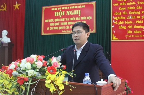 Bí thư Huyện ủy Krông Năng Trần Trung Hiển.